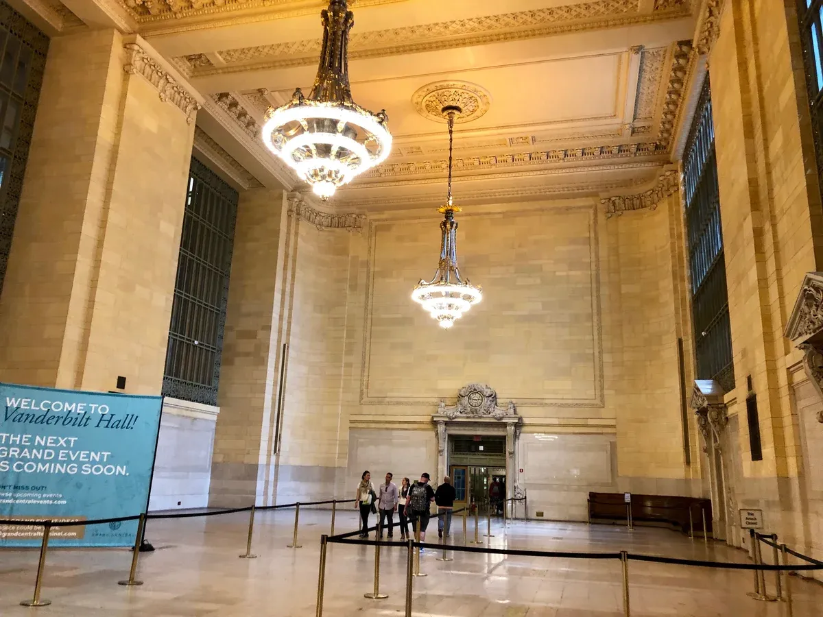 A tall chandeliered room of Vanderbilt Hall inside Grand Central Terminal, on a New York architecture tour
